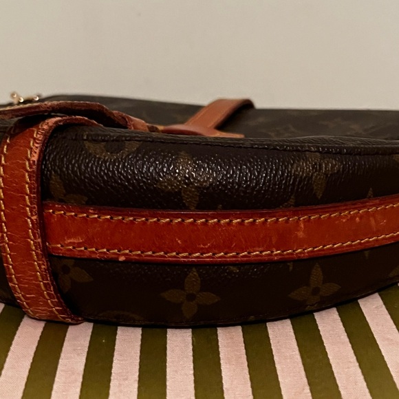 Louis Vuitton Crossbody! - Picture 7 of 16